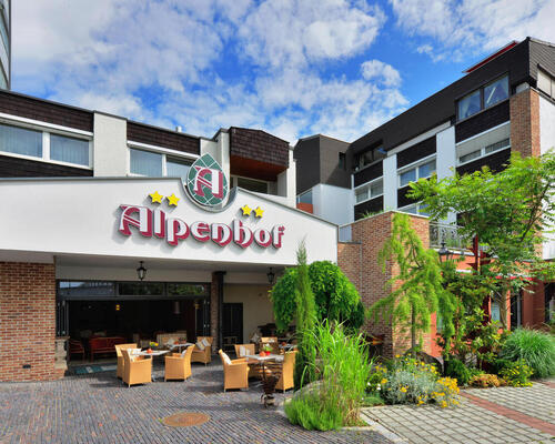 Entrance area with terrace at the Ringhotel Alpenhof in Augsburg, Swabia