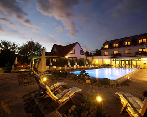 Heated outdoor swimming pool at the 4-star hotel Ringhotel Zum Stein in Woerlitz