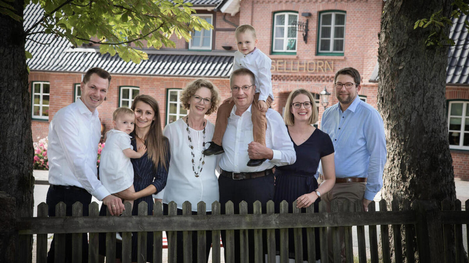 Familien_Dierksen_und_Landschof_2022.jpg: Your hosts family Dierksen and Landschof